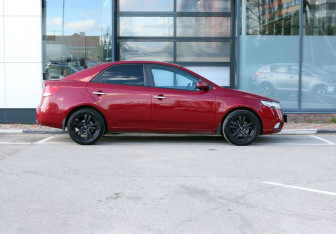 Подержанный автомобиль Kia Cerato Sedan 2011 года (8 фото)