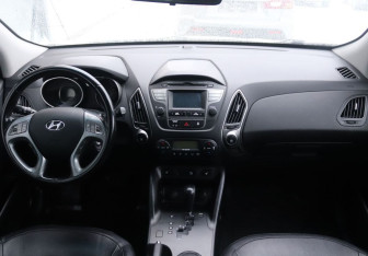 Подержанный автомобиль Hyundai ix35 2014 года (15 фото)