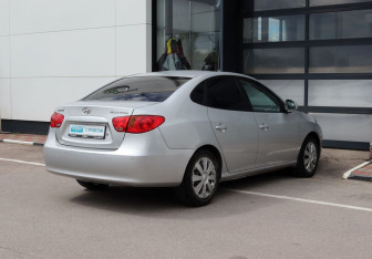 Подержанный автомобиль Hyundai Elantra Sedan 2007 года (6 фото)