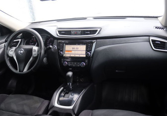 Подержанный автомобиль Nissan X-Trail 2015 года (13 фото)