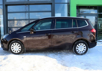 Подержанный автомобиль Opel Zafira Compactvan 2015 года (2 фото)