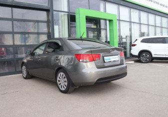 Подержанный автомобиль Kia Cerato Sedan 2011 года (3 фото)