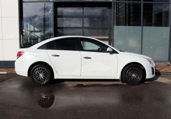 Подержанный автомобиль Chevrolet Cruze Sedan 2014 года (6 фото)