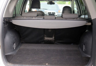 Подержанный автомобиль Toyota RAV4 2011 года (16 фото)