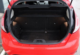 Подержанный автомобиль Ford Fiesta Hatchback 2016 года (11 фото)