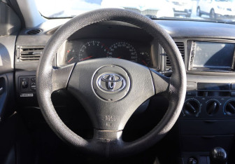 Подержанный автомобиль Toyota Corolla Hatchback 2003 года (16 фото)