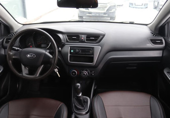 Подержанный автомобиль Kia Rio Sedan 2014 года (14 фото)