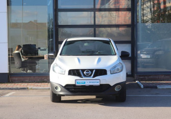 Подержанный автомобиль Nissan Qashqai 2013 года (8 фото)