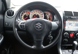 Подержанный автомобиль Suzuki Grand Vitara 2010 года (16 фото)
