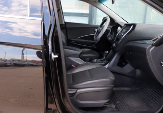 Подержанный автомобиль Hyundai Santa Fe 2017 года (12 фото)