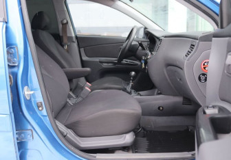 Подержанный автомобиль Kia Rio Sedan 2010 года (12 фото)