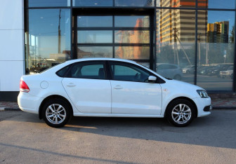 Подержанный автомобиль Volkswagen Polo Sedan 2014 года (6 фото)