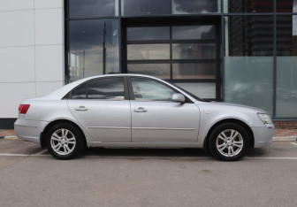 Подержанный автомобиль Hyundai Sonata 2008 года (6 фото)