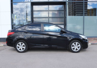 Подержанный автомобиль Hyundai Solaris Sedan 2013 года (6 фото)