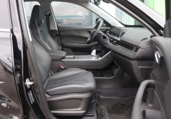 Подержанный автомобиль Chery Tiggo 4 2025 года (11 фото)
