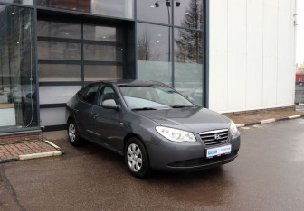 Подержанный автомобиль Hyundai Elantra Sedan 2008 года (7 фото)