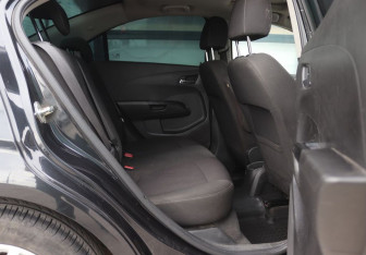 Подержанный автомобиль Chevrolet Aveo Sedan 2012 года (11 фото)