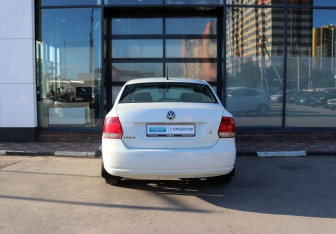 Подержанный автомобиль Volkswagen Polo Sedan 2014 года (4 фото)