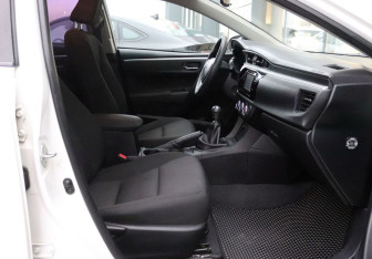 Подержанный автомобиль Toyota Corolla Sedan 2014 года (13 фото)