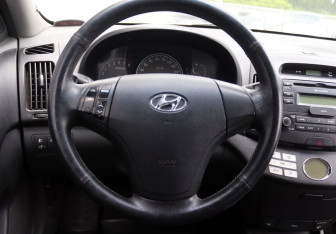 Подержанный автомобиль Hyundai Elantra Sedan 2007 года (13 фото)