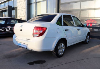 Подержанный автомобиль LADA (ВАЗ) Granta Sedan 2013 года (5 фото)