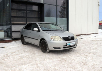 Подержанный автомобиль Toyota Corolla Sedan 2004 года (7 фото)