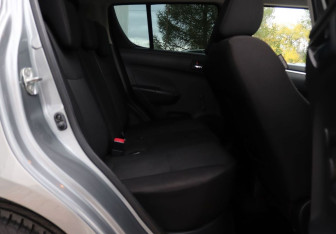Подержанный автомобиль Suzuki Swift Hatchback 2011 года (12 фото)