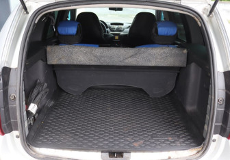 Подержанный автомобиль Renault Duster 2014 года (9 фото)