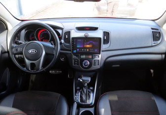 Подержанный автомобиль Kia Cerato Sedan 2011 года (12 фото)