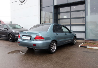 Подержанный автомобиль Mitsubishi Lancer Sedan 2006 года (5 фото)