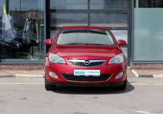 Подержанный автомобиль Opel Astra Hatchback 2010 года (3 фото)