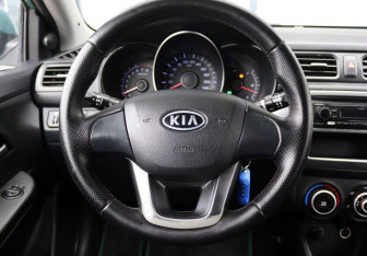 Подержанный автомобиль Kia Rio Sedan 2011 года (16 фото)