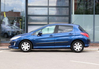 Подержанный автомобиль Peugeot 308 Hatchback 2009 года (6 фото)