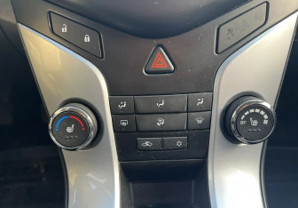 Подержанный автомобиль Chevrolet Cruze Sedan 2013 года (18 фото)