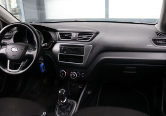 Подержанный автомобиль Kia Rio Sedan 2011 года (14 фото)