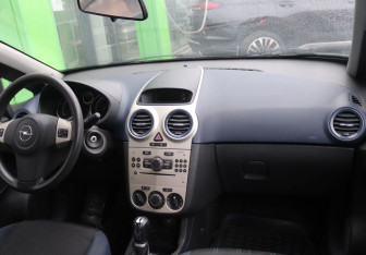 Подержанный автомобиль Opel Corsa 2007 года (13 фото)