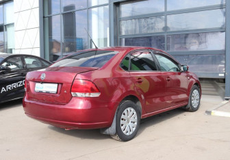 Подержанный автомобиль Volkswagen Polo Sedan 2011 года (5 фото)