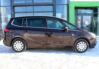 Подержанный автомобиль Opel Zafira Compactvan 2015 года (6 фото)