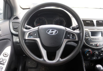 Подержанный автомобиль Hyundai Solaris Sedan 2014 года (13 фото)