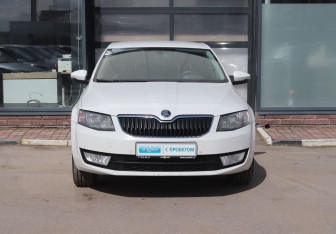 Подержанный автомобиль Skoda Octavia Liftback 2014 года (8 фото)
