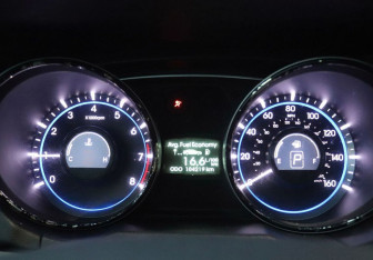 Подержанный автомобиль Hyundai Sonata 2011 года (16 фото)