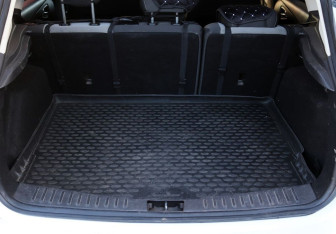 Подержанный автомобиль Ford Focus Hatchback 2012 года (17 фото)