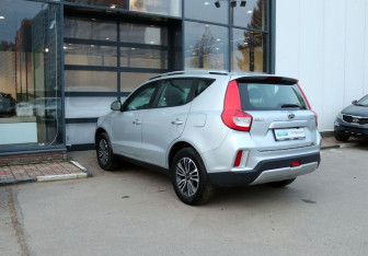 Подержанный автомобиль Geely Emgrand X7 2018 года (3 фото)