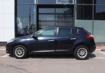 Подержанный автомобиль Renault Megane Hatchback 2012 года (2 фото)