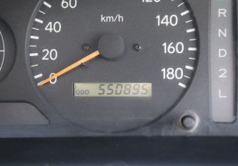 Подержанный автомобиль Toyota Ipsum 1997 года (16 фото)