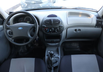 Подержанный автомобиль LADA (ВАЗ) Kalina Hatchback 2012 года (12 фото)