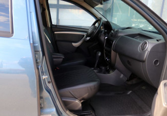 Подержанный автомобиль Renault Duster 2014 года (10 фото)