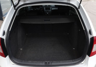 Подержанный автомобиль Skoda Octavia Wagon 2012 года (9 фото)