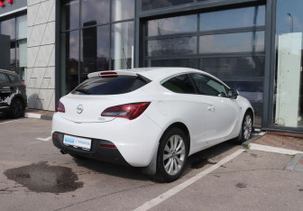 Подержанный автомобиль Opel Astra Hatchback 2013 года (5 фото)