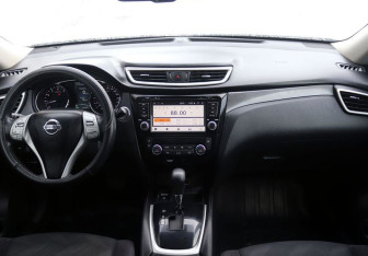 Подержанный автомобиль Nissan X-Trail 2015 года (14 фото)